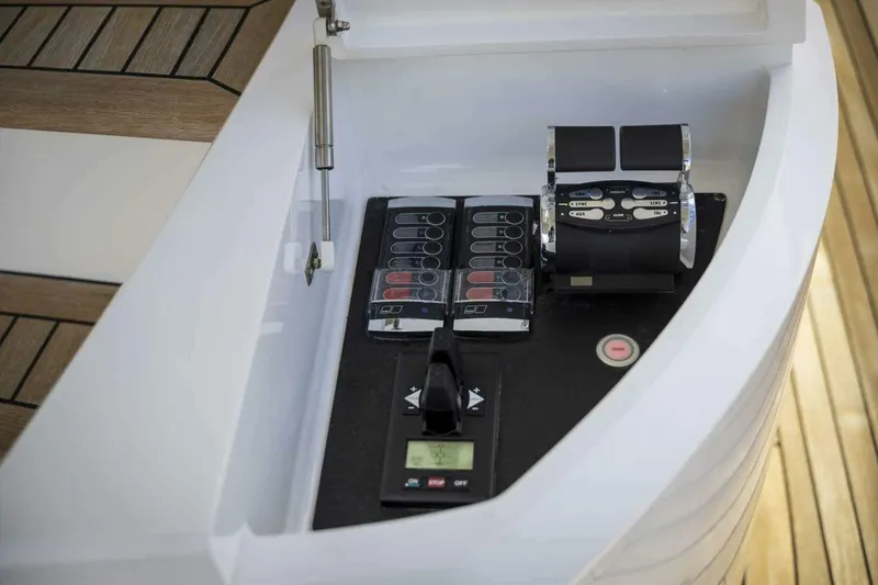 Slide: The Image of Sunseeker 95 Yacht 2017 - 4721875