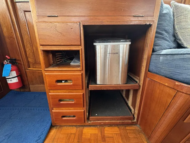 Slide: The Image of Grand Banks 42 Motor Yacht 1989 - 5632182