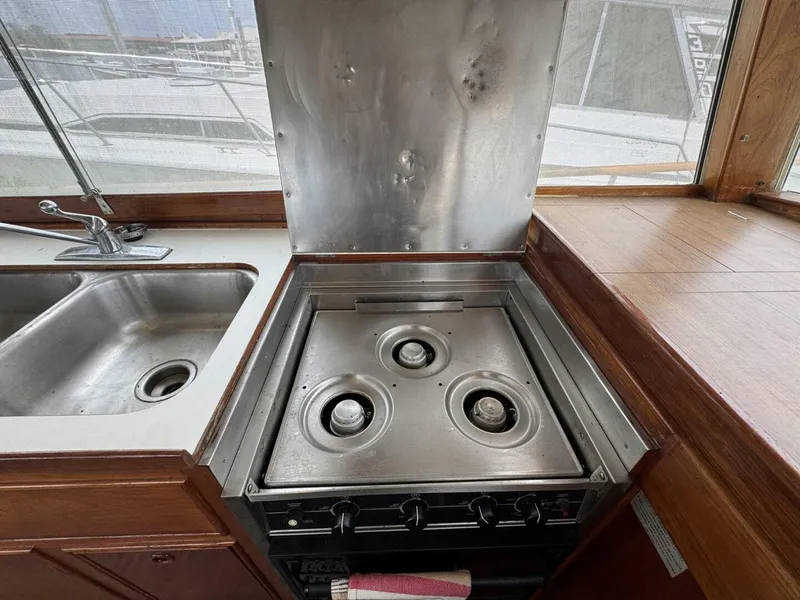 Slide: The Image of Grand Banks 42 Motor Yacht 1989 - 5632186