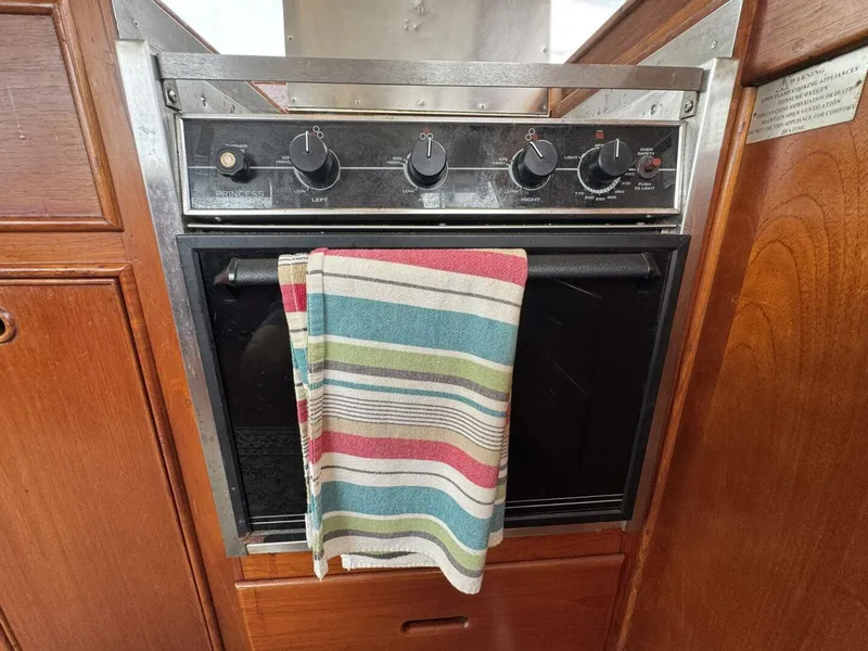 Slide: The Image of Grand Banks 42 Motor Yacht 1989 - 5632187