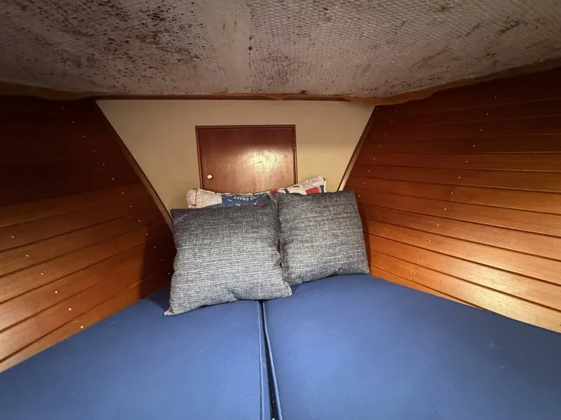 Slide: The Image of Grand Banks 42 Motor Yacht 1989 - 5632195