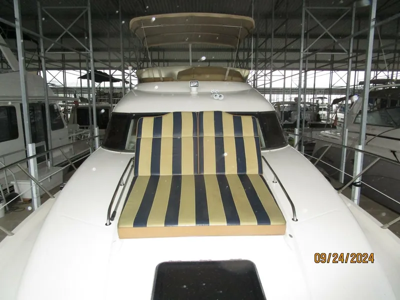 Slide: The Image of 47' Sealine foredeck aft - 4697447
