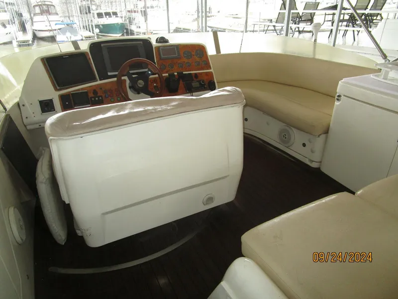 Slide: The Image of 47' Sealine flybridge forward1 - 4697437