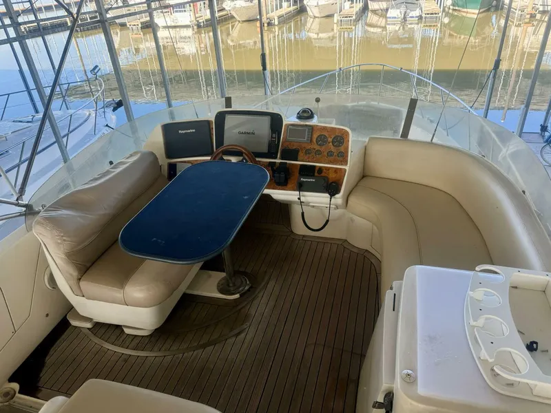 Slide: The Image of 47' Sealine flybridge forward2 - 4706153