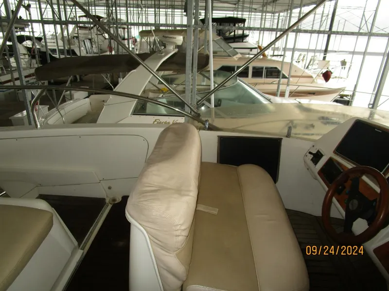 Slide: The Image of 47' Sealine flybridge port - 4697441