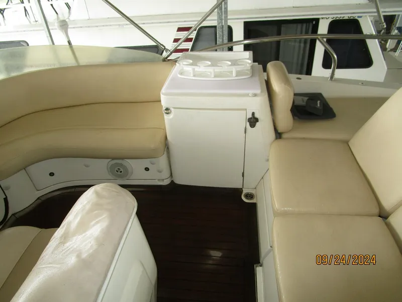 Slide: The Image of 47' Sealine flybridge starboard - 4697442