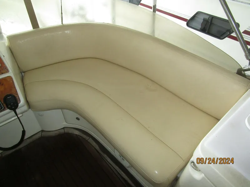 Slide: The Image of 47' Sealine flybridge starboard seating - 4697443