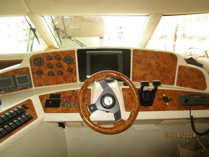 Slide: The Image of 47' Sealine lower helm2 - 4697459