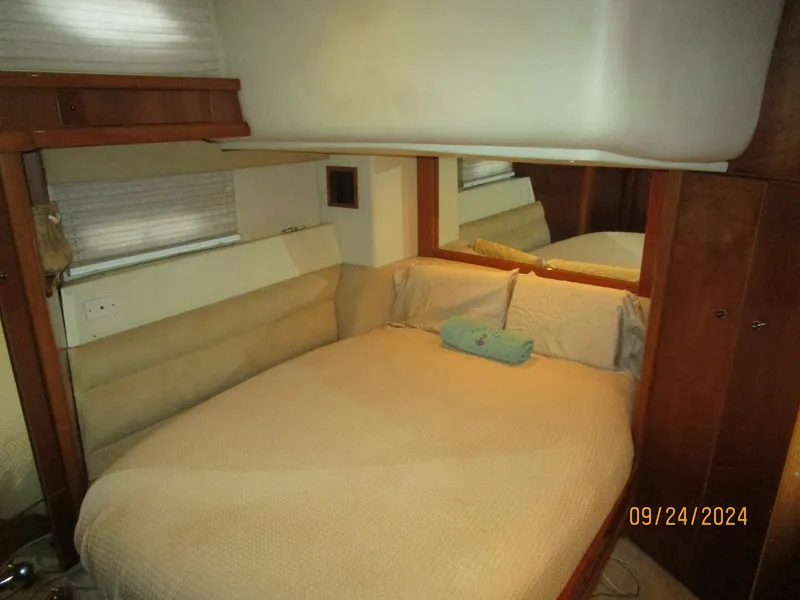 Slide: The Image of 47' Sealine master stateroom - 4697462