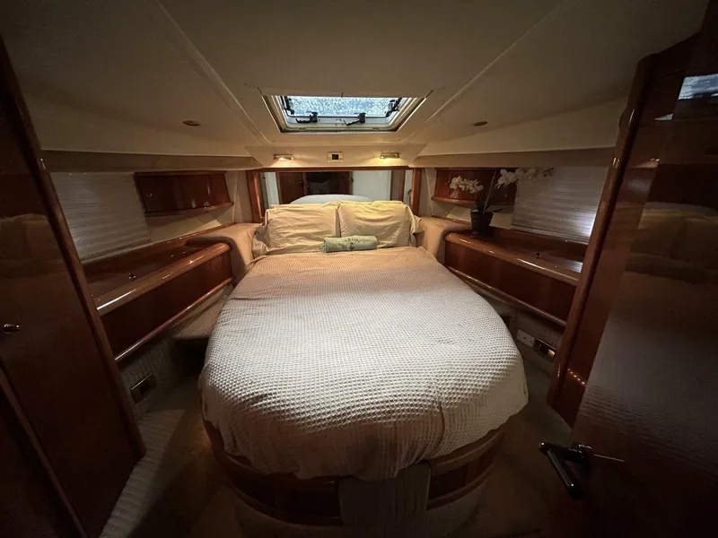 Slide: The Image of 47' Sealine guest stateroom1 - 4697455
