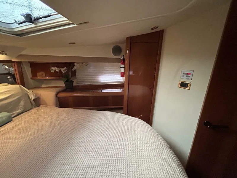 Slide: The Image of 47' sealine guest stateroom starboard - 4697454