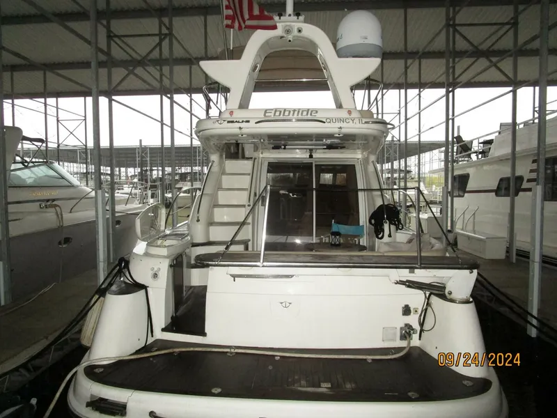 Slide: The Image of 47' Sealine aft profile - 4697425