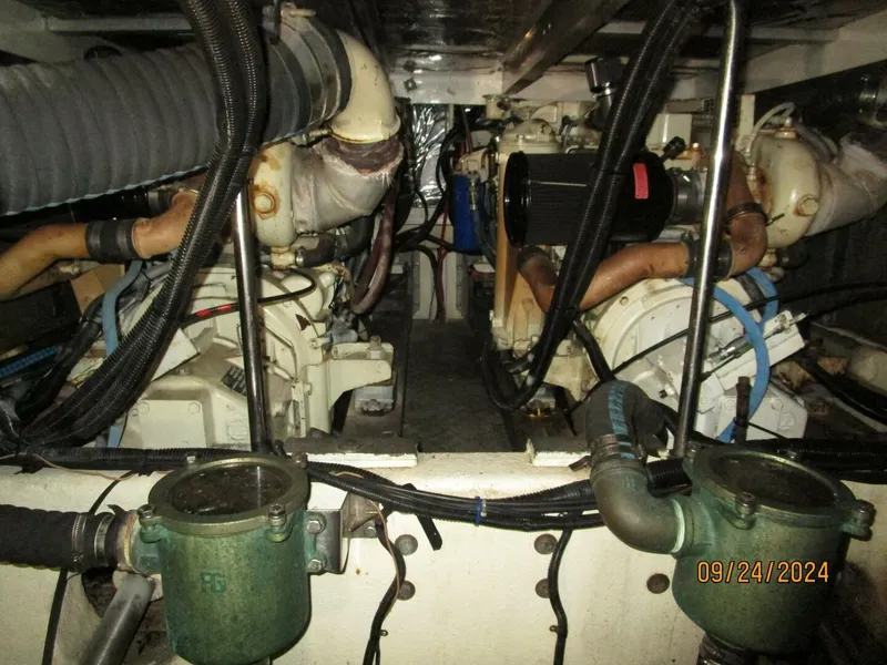 Slide: The Image of 47' Sealine engine room forward - 4697435