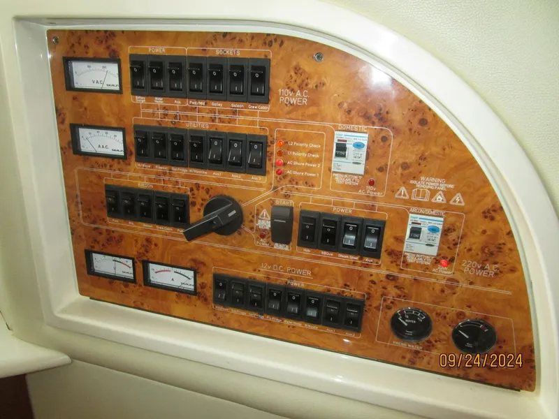 Slide: The Image of 47' Sealine electrical panel - 4697434