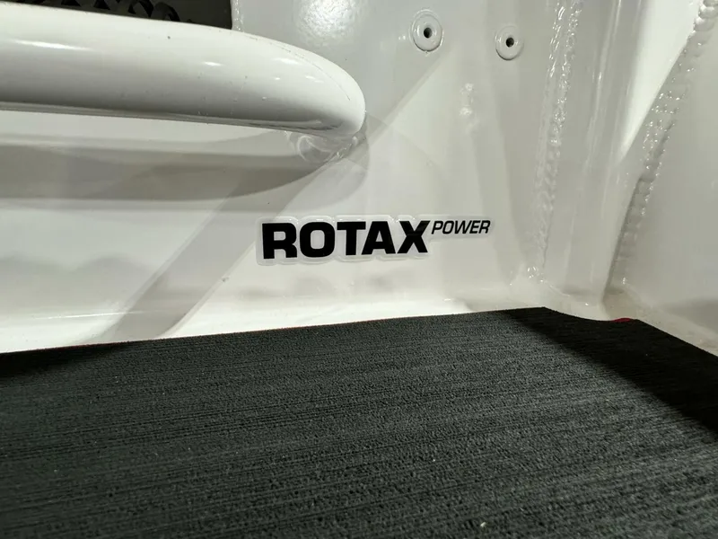 Slide: The Image of Highfield Velox 420 Jet 2025 - 5228174