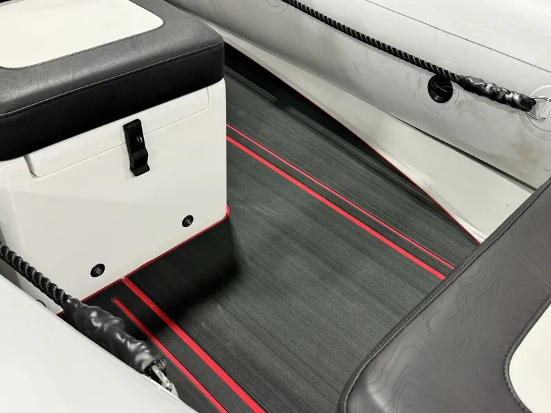 Slide: The Image of Highfield Velox 420 Jet 2025 - 5228199