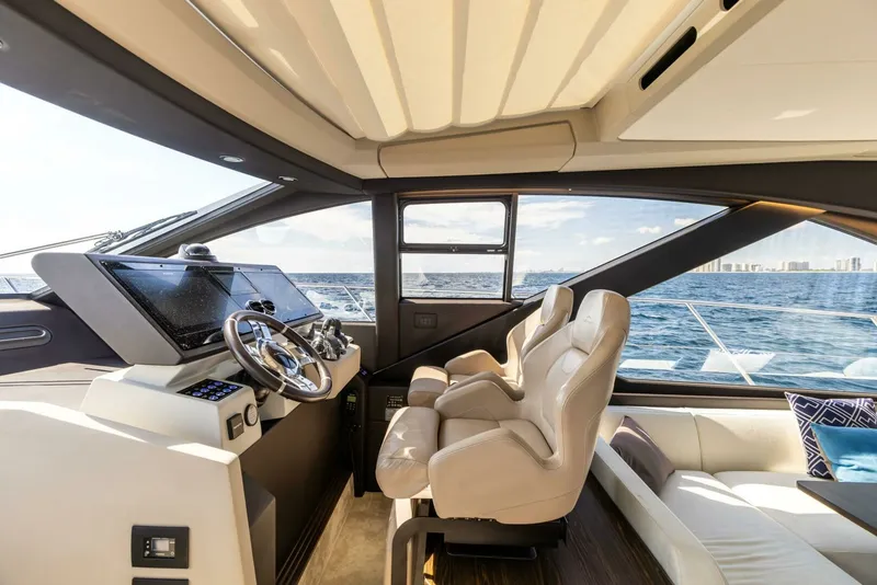 Slide: The Image of Azimut 60 - Azure - Helm 2021 Azimut 60 Sport Fly Azure - 7651779