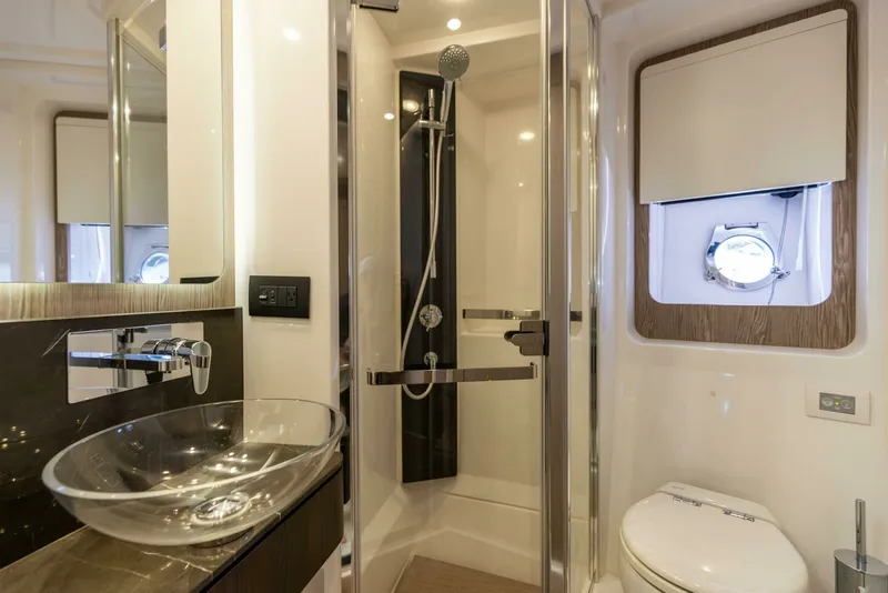 Slide: The Image of Azimut 60 - Azure - Head 2021 Azimut 60 Sport Fly Azure - 7651793