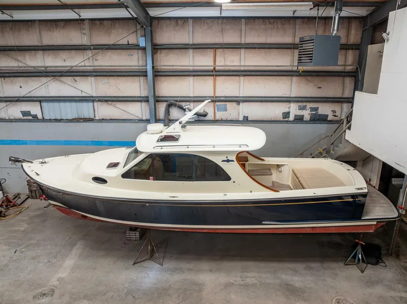 Slide: The Image of Palm Beach Motor Yachts Avalon 32 2006 - 4700627