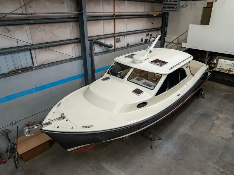 Slide: The Image of Palm Beach Motor Yachts Avalon 32 2006 - 4700625