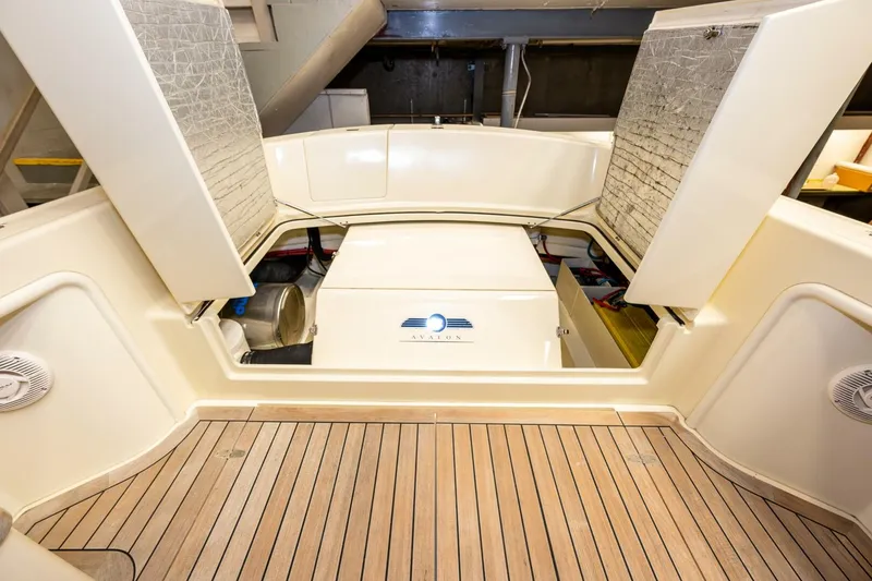 Slide: The Image of Palm Beach Motor Yachts Avalon 32 2006 - 4700689