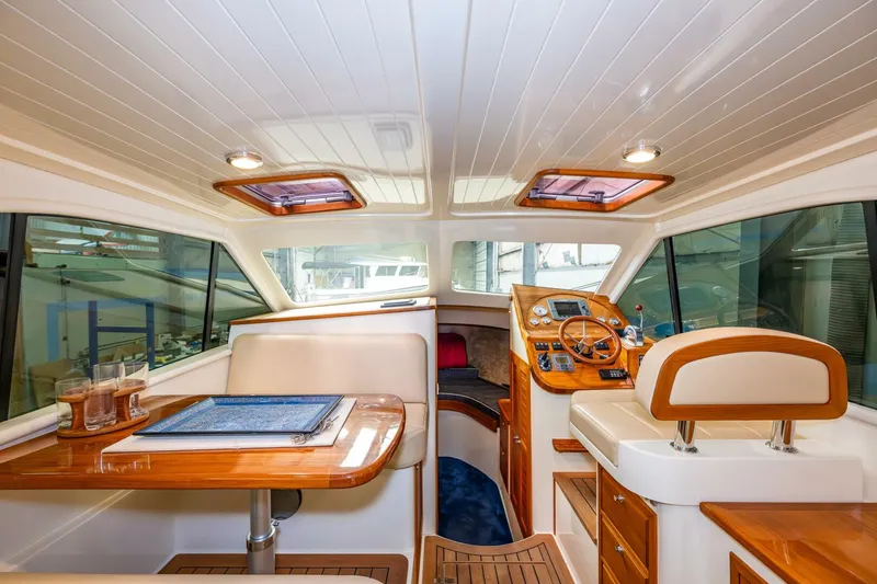 Slide: The Image of Palm Beach Motor Yachts Avalon 32 2006 - 4700665