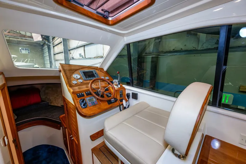 Slide: The Image of Palm Beach Motor Yachts Avalon 32 2006 - 4700664