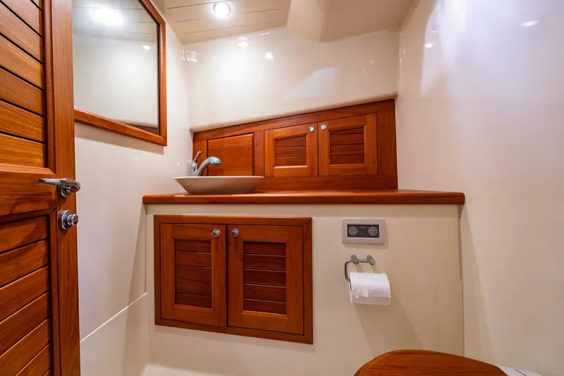 Slide: The Image of Palm Beach Motor Yachts Avalon 32 2006 - 4700676