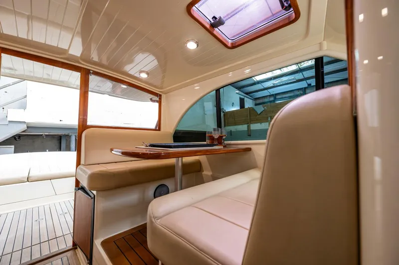 Slide: The Image of Palm Beach Motor Yachts Avalon 32 2006 - 4700675