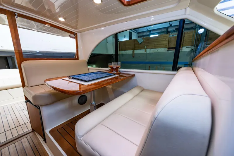 Slide: The Image of Palm Beach Motor Yachts Avalon 32 2006 - 4700673