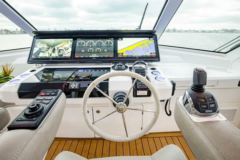 Slide: The Image of Aquila 70 Luxury 2024 - 4700954