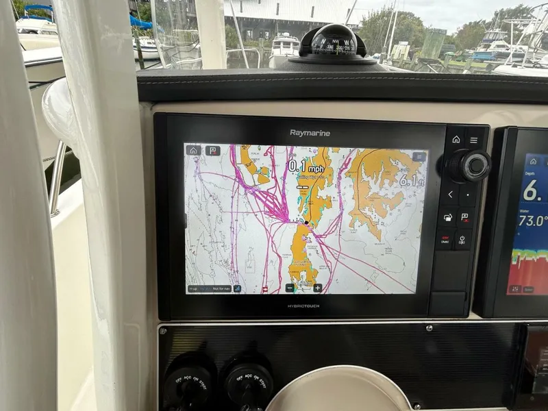 Slide: The Image of Boston Whaler 27 Dauntless 2022 - 4702735