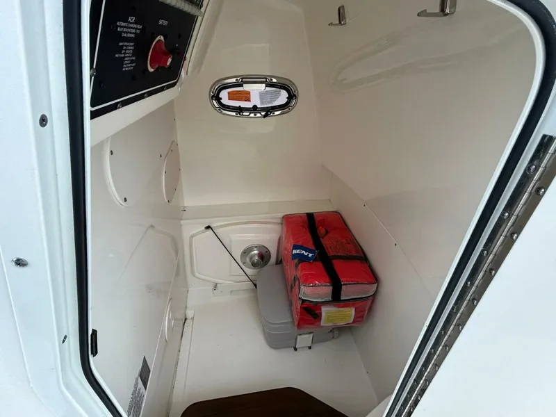 Slide: The Image of Boston Whaler 27 Dauntless 2022 - 4702748