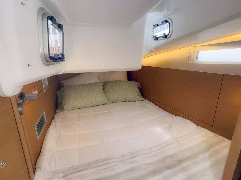 Slide: The Image of Jeanneau Sun Odyssey 410 #345 2024 - 4985097