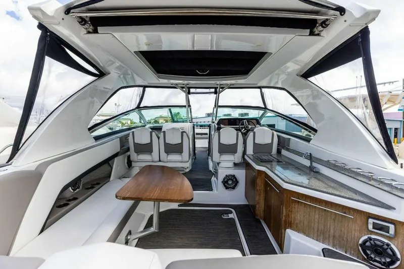 Slide: The Image of 2020 Four Winns 35 H350 - 4703113