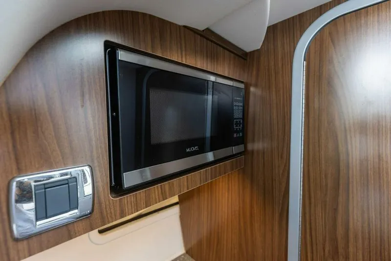 Slide: The Image of Four Winns 35 - Cabin 2020 Four Winns 35 H350 - 4703100