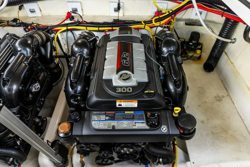 Slide: The Image of Four Winns 35 - Engine 2020 Four Winns 35 H350 - 4703130