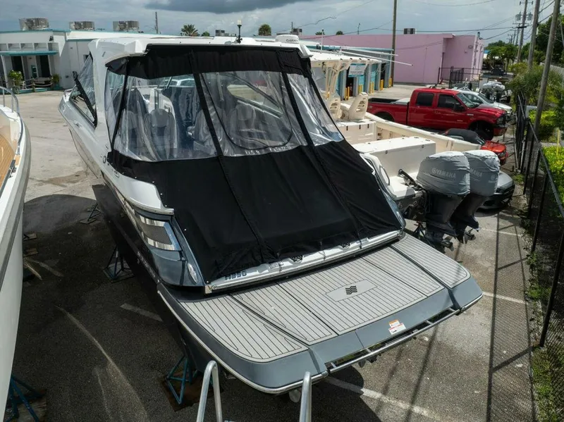 Slide: The Image of Four Winns 35 - Exterior Profile 2020 Four Winns 35 H350 - 4703147