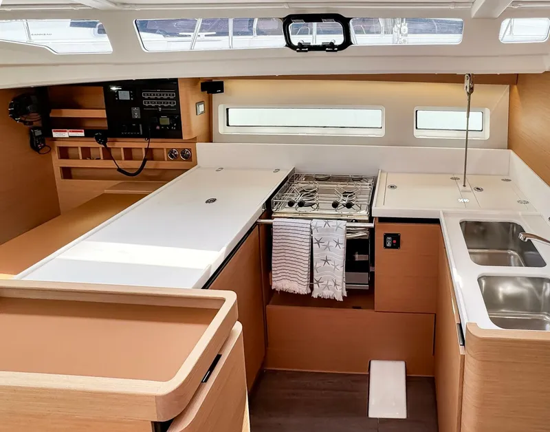 Slide: The Image of Jeanneau Sun Odyssey 440 2023 - 5004800