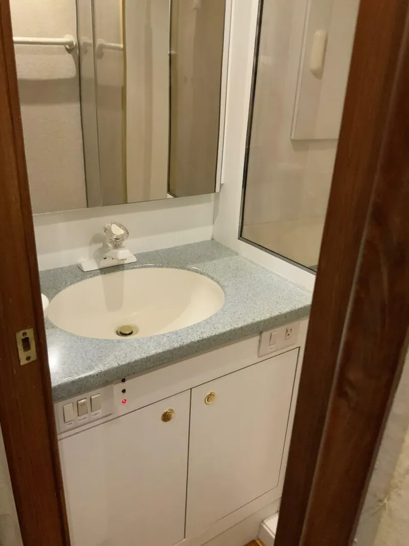 Slide: The Image of Ocean Yachts 48 Convertible 1997 - 4704628