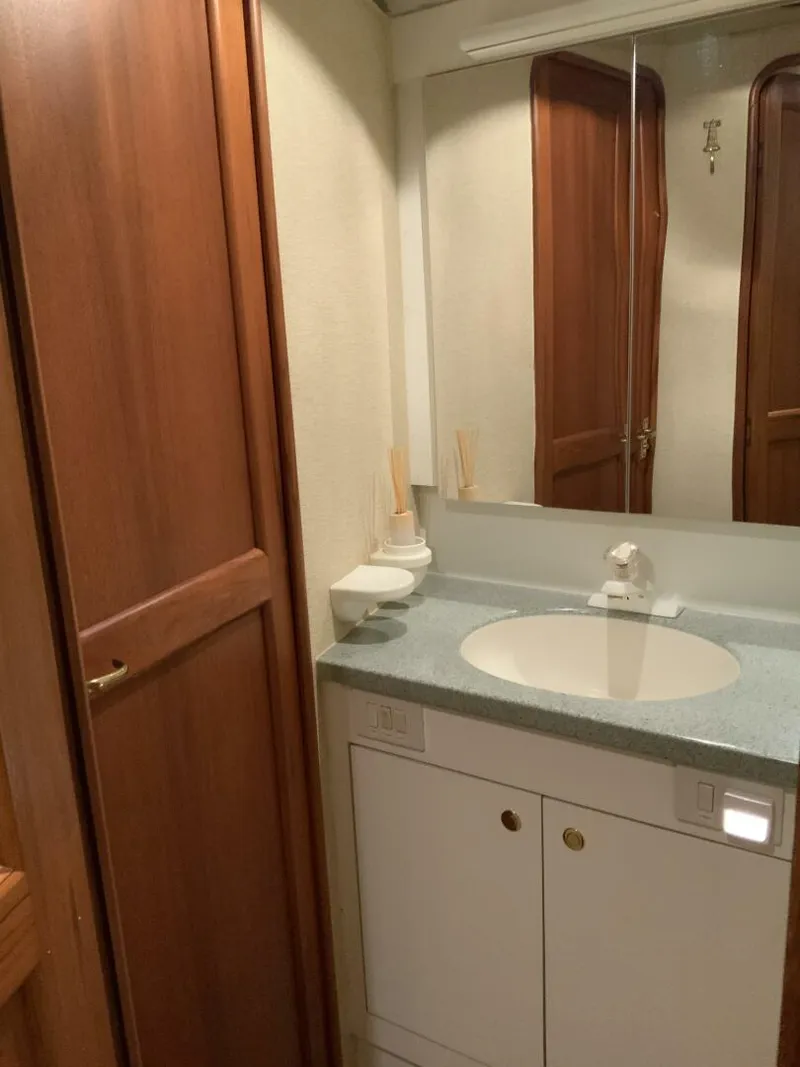 Slide: The Image of Ocean Yachts 48 Convertible 1997 - 4704643