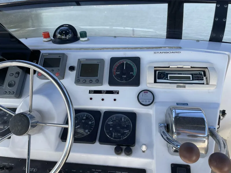 Slide: The Image of Mainship 39 1999 - 5104460