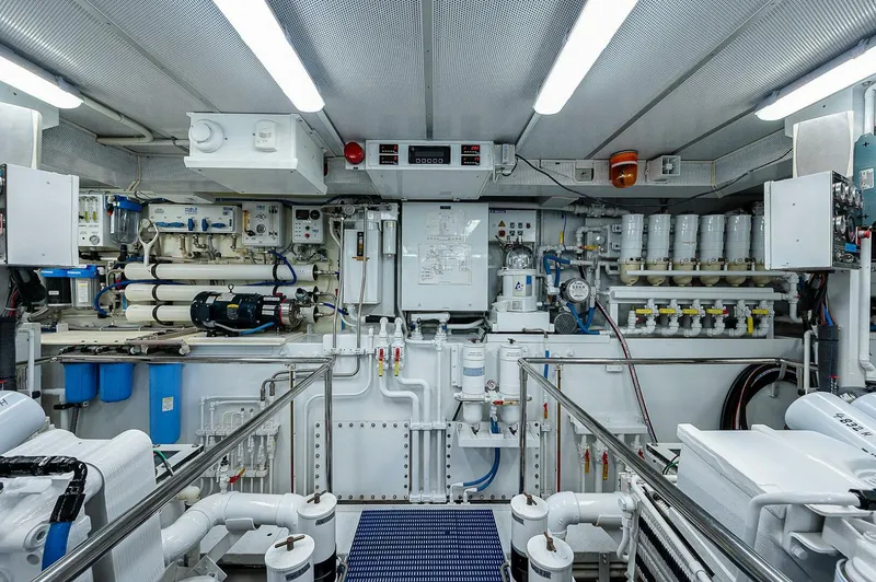 Slide: The Image of Christensen Raised Pilot House 2000 - 4710525