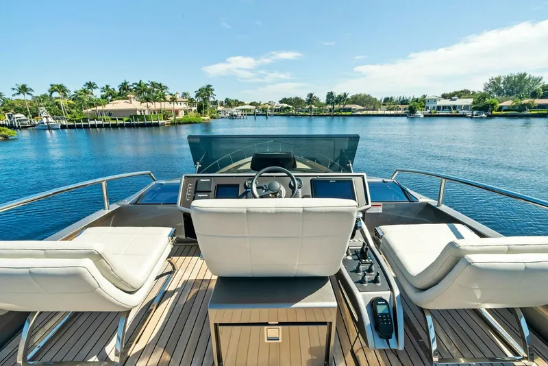 Slide: The Image of Pershing 74 2021 - 4755763