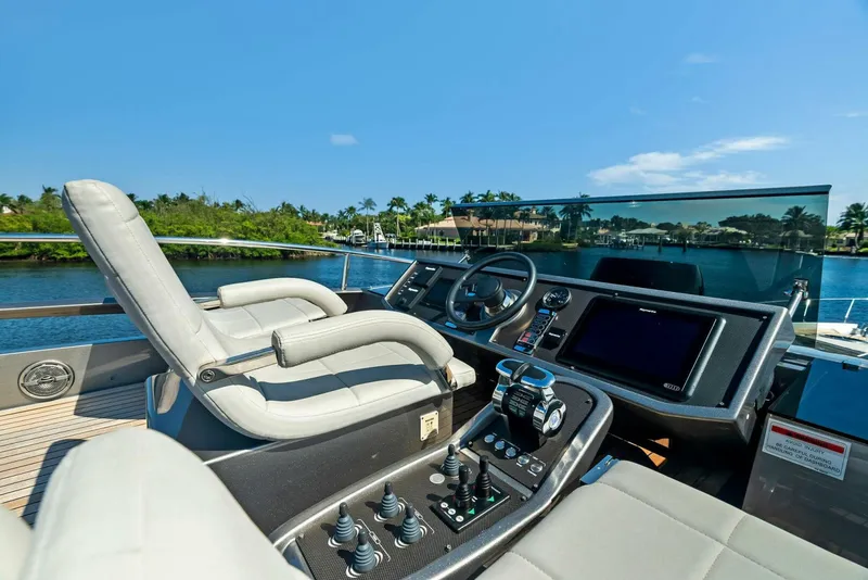 Slide: The Image of Pershing 74 2021 - 4755766