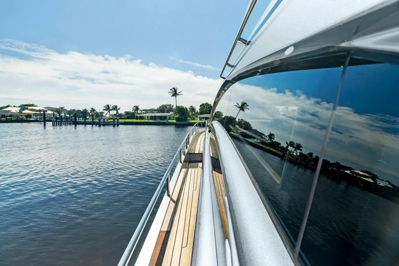 Slide: The Image of Pershing 74 2021 - 4755780