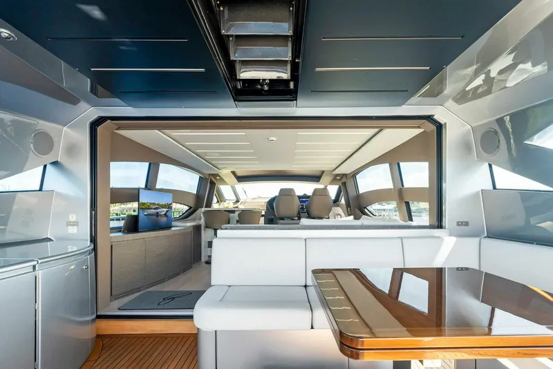 Slide: The Image of Pershing 74 2021 - 4755789