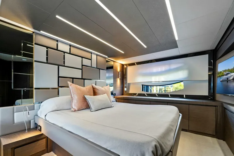 Slide: The Image of Pershing 74 2021 - 4755846