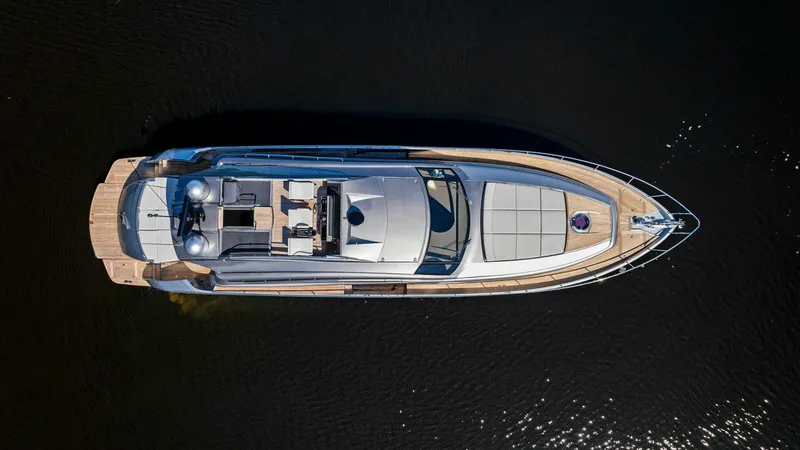 Slide: The Image of Pershing 74 2021 - 4755757