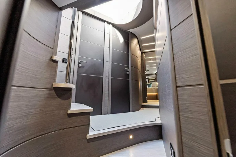 Slide: The Image of Pershing 74 2021 - 4755856